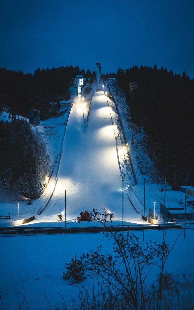 Winterliche Skisprungschanzenn in Oberhof